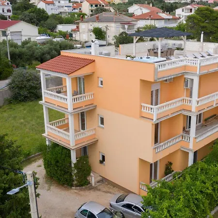 1 Bedroom Lovely In Rab Barbat Apartman *