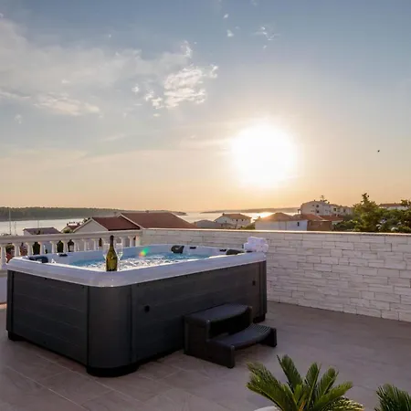 1 Bedroom Lovely In Rab Barbat Apartman