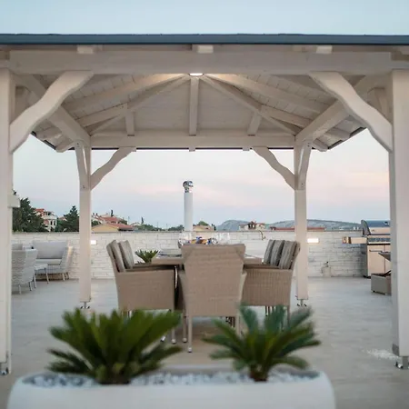 1 Bedroom Lovely In Rab Barbat Apartman