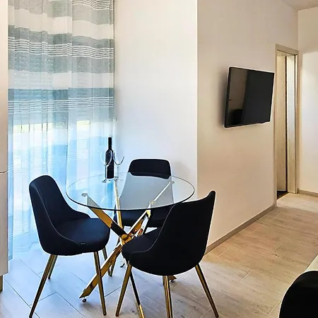 1 Bedroom Lovely In Rab Barbat Apartman