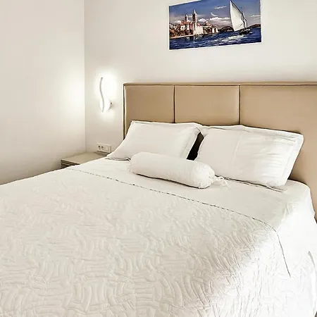 1 Bedroom Lovely In Rab Barbat Apartman *